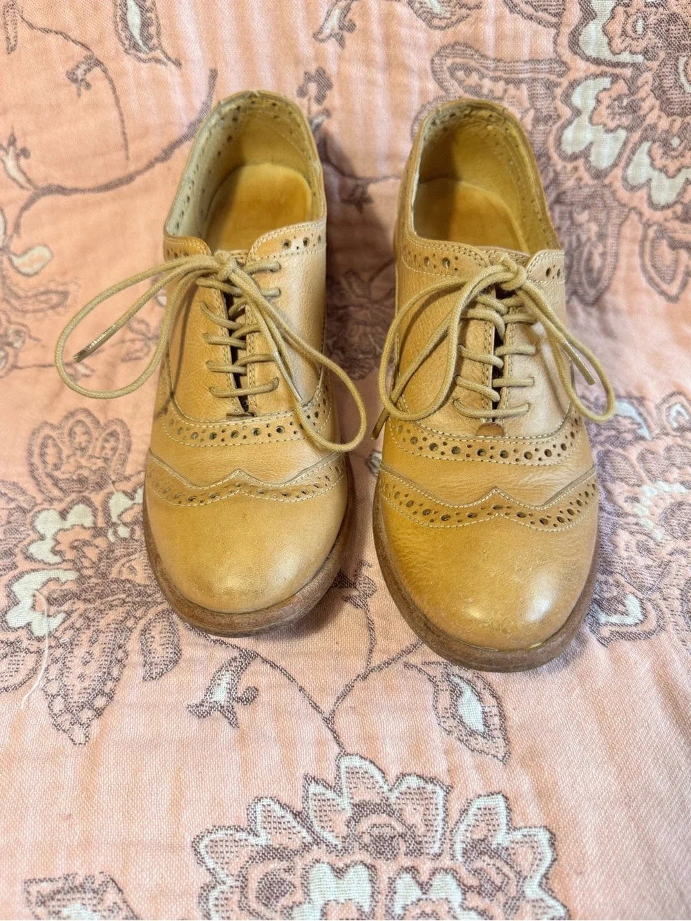 FRYE Maggie Wingtip Oxford Heeled Shoes Tan Leather Brogue Block Heel 74500 6B